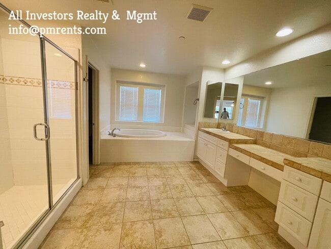 Building Photo - 5554 Nanday Ct