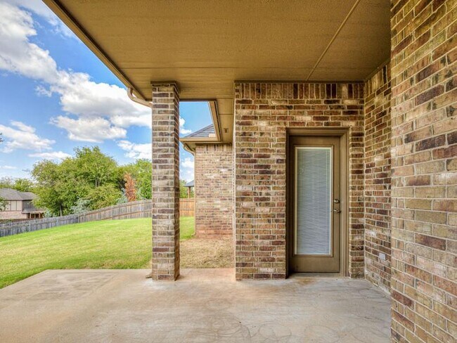 Building Photo - 10405 Cherrywood Dr