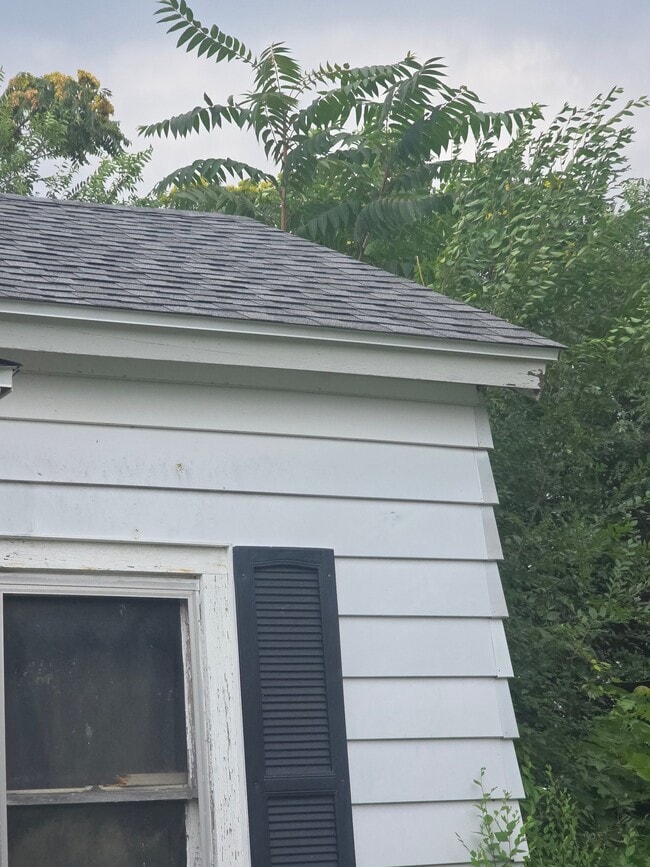 Building Photo - 1021 Maple St