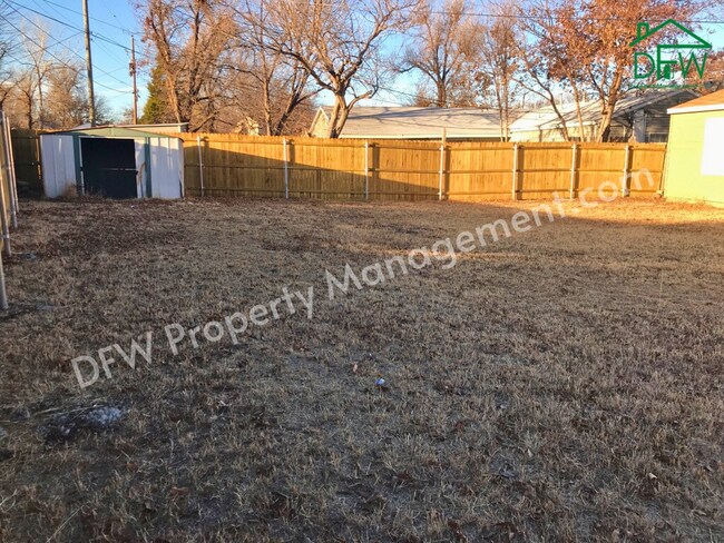 Building Photo - 2206 NW 26th St