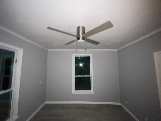 Building Photo - 3 bedrooms 2 baths - Only $1500 Per Month