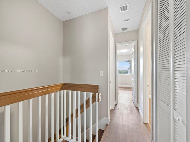 Building Photo - 1049 NE 42nd Pl