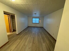Building Photo - 2-Bed in the Heart of Troy – 900 Sq. Ft. of Cozy Living!"