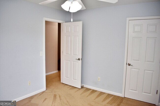 Building Photo - 2015 Lisa Springs Dr SW