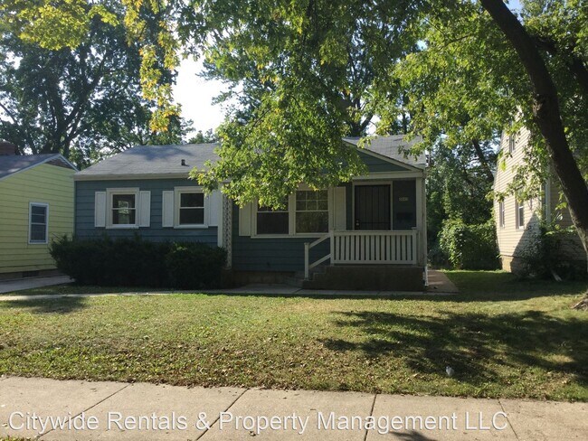 Building Photo - 3 br, 1 bath House - 3003 W. Carmen Ave