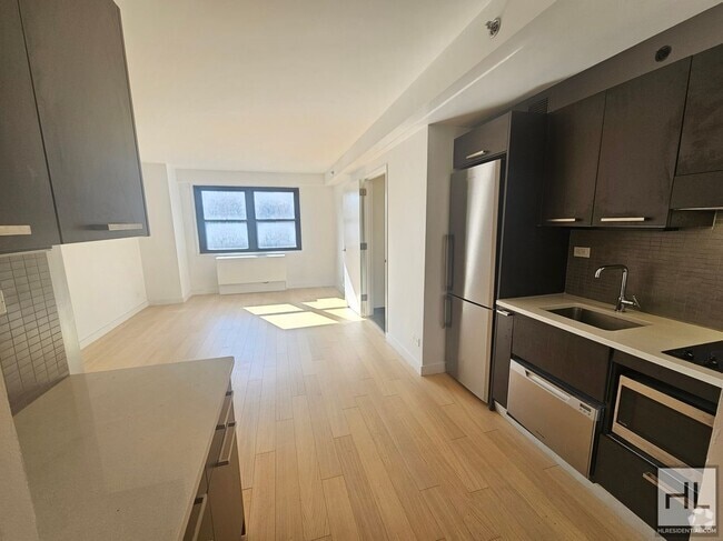 Building Photo - 222 E 39th St