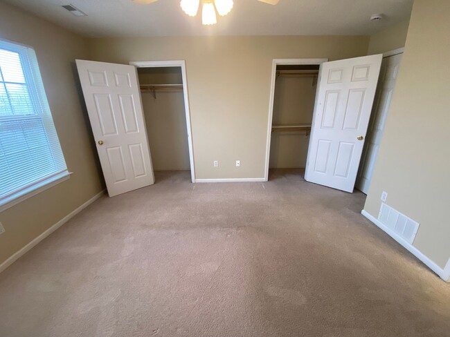 Building Photo - 3BR/2BA with neighborhood pool included!