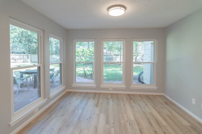 Building Photo - 10 Coralvine Ct