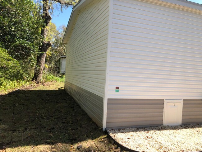 Building Photo - 3/2 Brooksville Available Now !