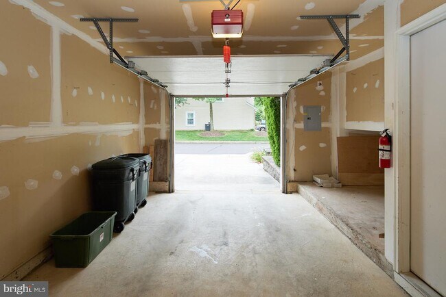 Building Photo - 3604 N Carriage Ct