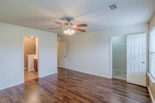 Building Photo - 328 Baldwin St