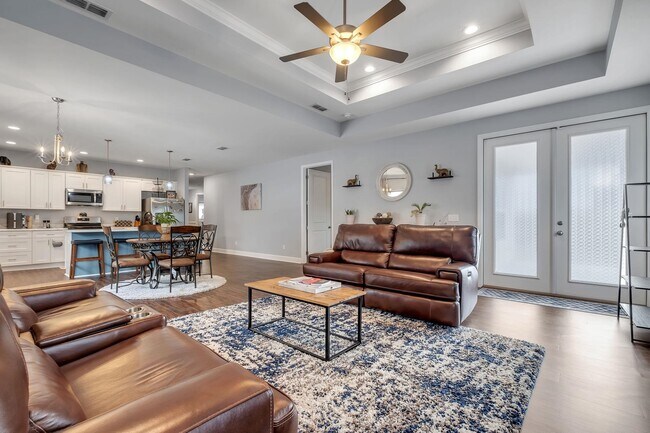 Building Photo - 4354 Bottle Brush Ln