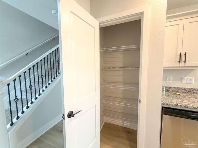 Building Photo - 8049 Westpointe Ln