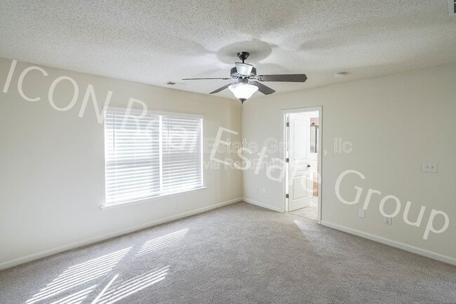 Building Photo - 467 Colonial Walk