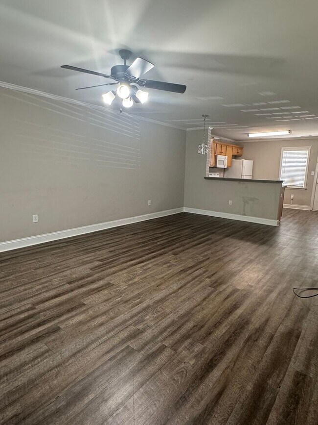 Building Photo - 320 Logmont Trace