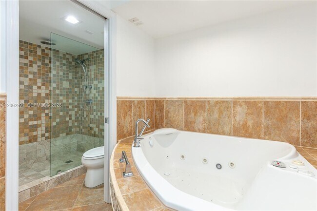 Building Photo - 3500 Mystic Pointe Dr