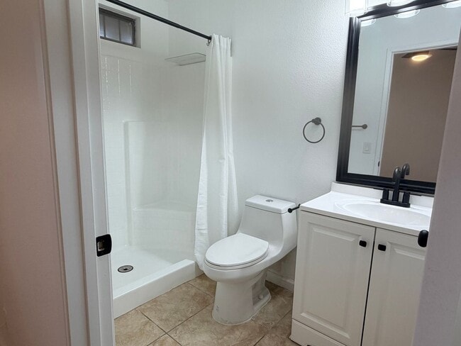 Building Photo - 3+2 with garage