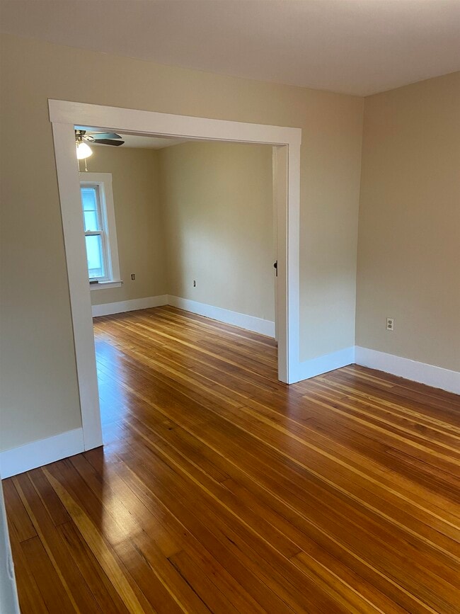 Building Photo - 1354 River Rd