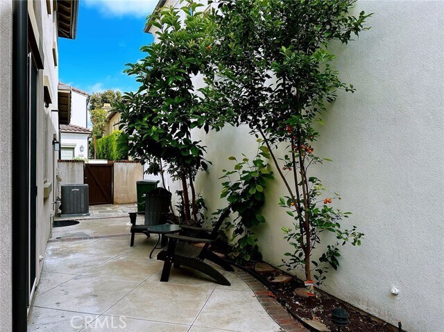 Building Photo - 78 Spanish Lace