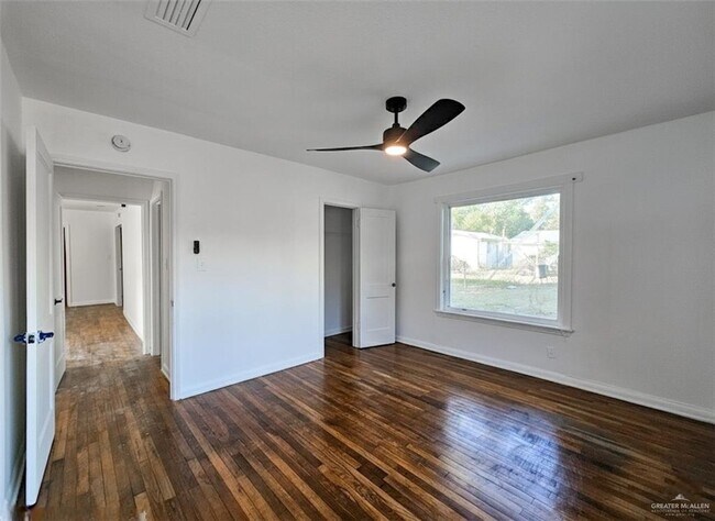 Building Photo - 15 Redwood Ave