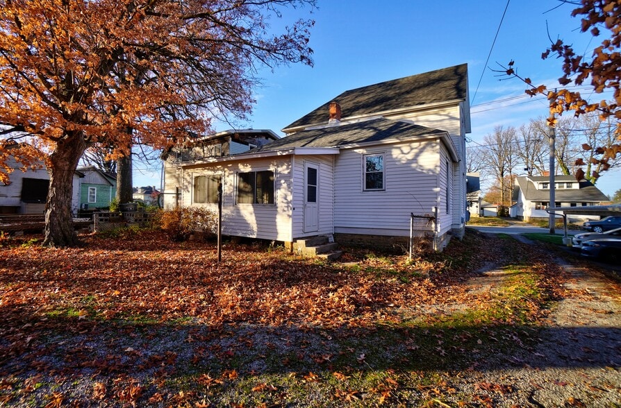 Building Photo - 1117 W High St