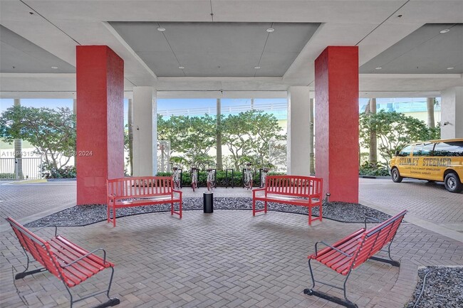 Building Photo - 2600 E Hallandale Beach Blvd