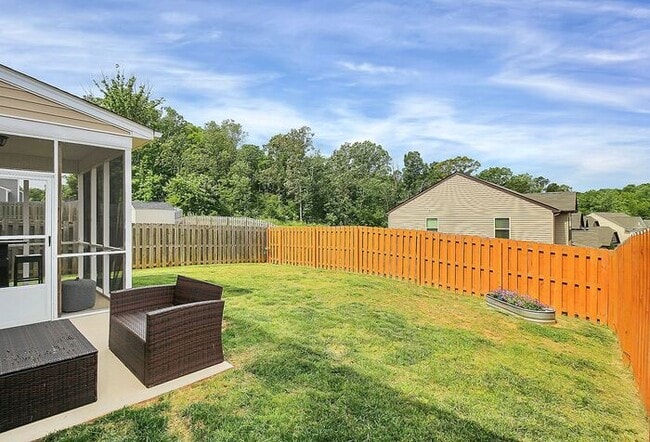 Building Photo - Beautiful Corner Lot 3BD/2.5BA w/ Fenced Yard