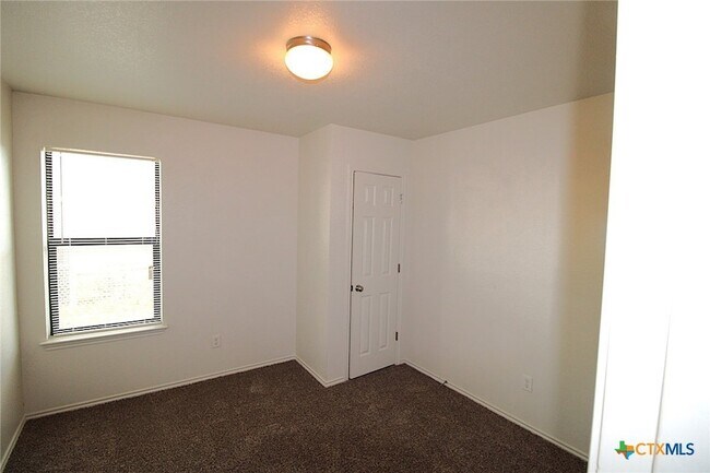 Building Photo - 4102 Janelle Dr