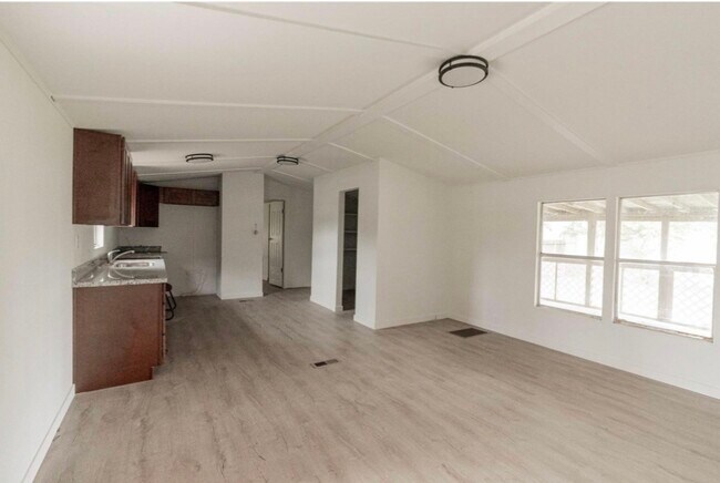 Building Photo - 2422 Avilion Ct