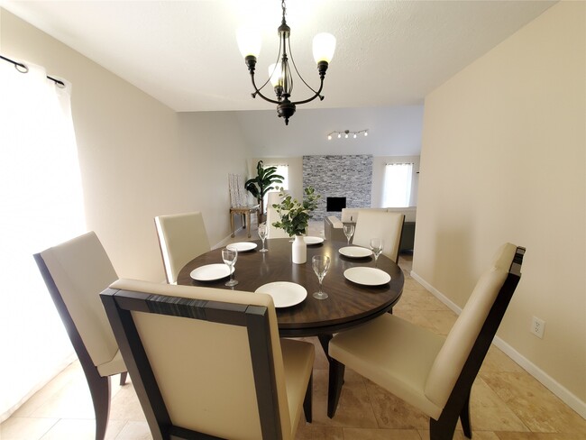 Building Photo - 2810 Arrowhead Dr