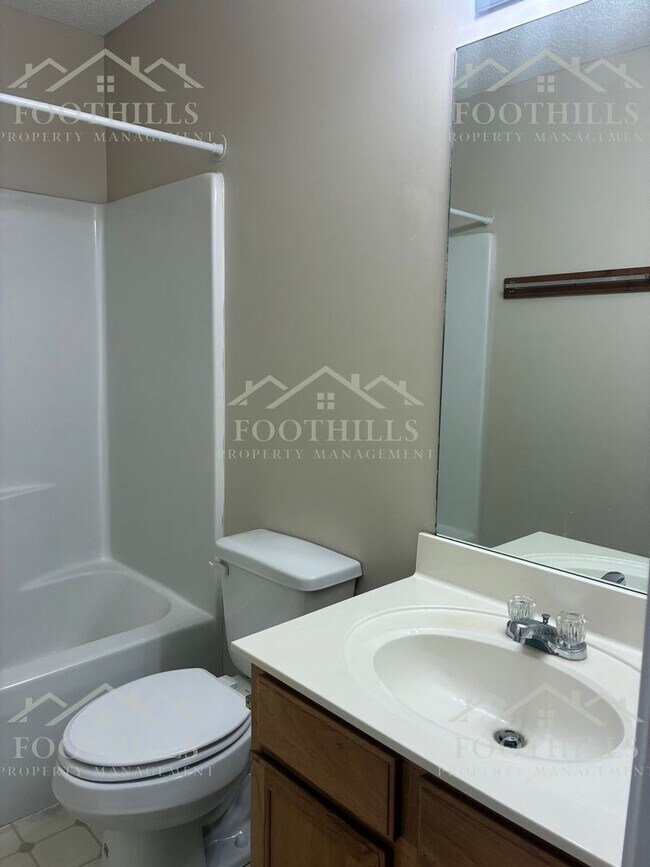 Building Photo - 101 Heatherbrook Ct