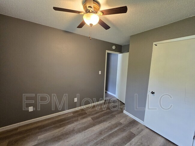 Building Photo - 1242 Edgewood Dr