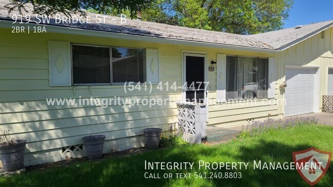 Building Photo - 919 SW Bridge St