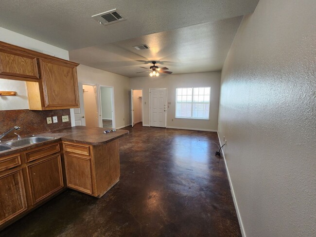 Building Photo - 811 E Ave I