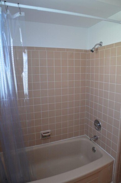 Bathroom - 5445 Chicago Rd