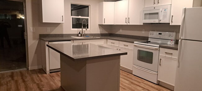 Building Photo - 2806 S Mill Ave