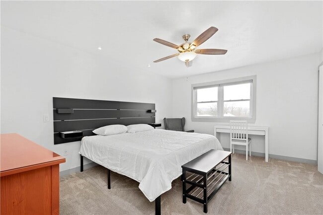 Building Photo - 236 S Grandview Ave