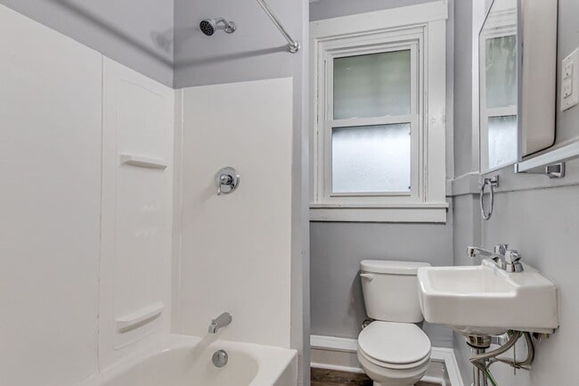 Building Photo - Remodeled 2 Bedroom, 1 Bathroom in Mt. Oliver- Newly Renovated!