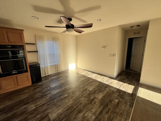 Building Photo - 16340 Sycamore Ave