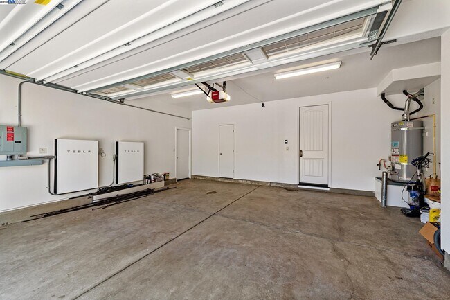Building Photo - 2131 Chamomile Ct