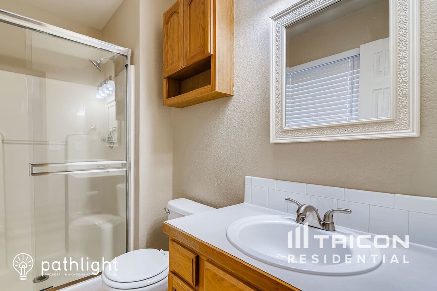 Building Photo - 1511 Stonewood Ct