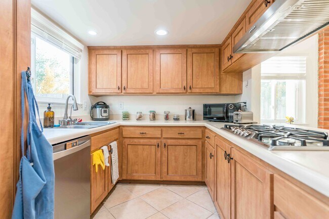 Building Photo - 2023 Habero Dr