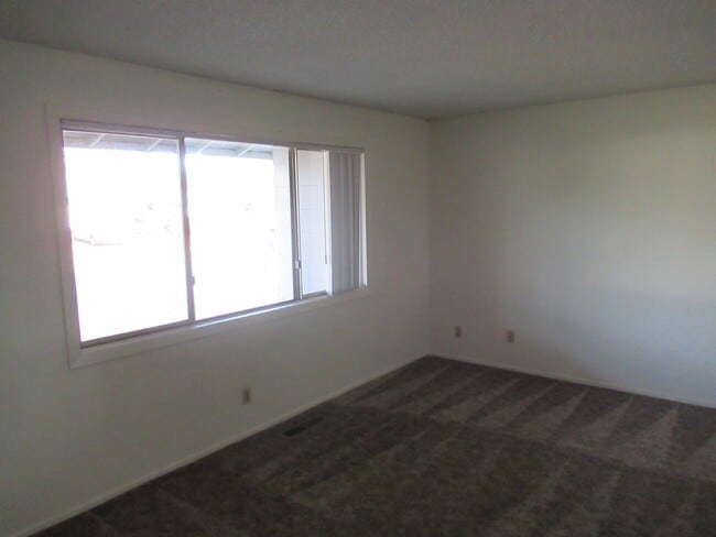 Building Photo - Four Bedroom Home in Keizer, Close to Keiz...