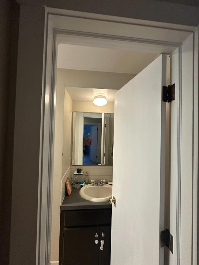 Building Photo - 813 Maine St