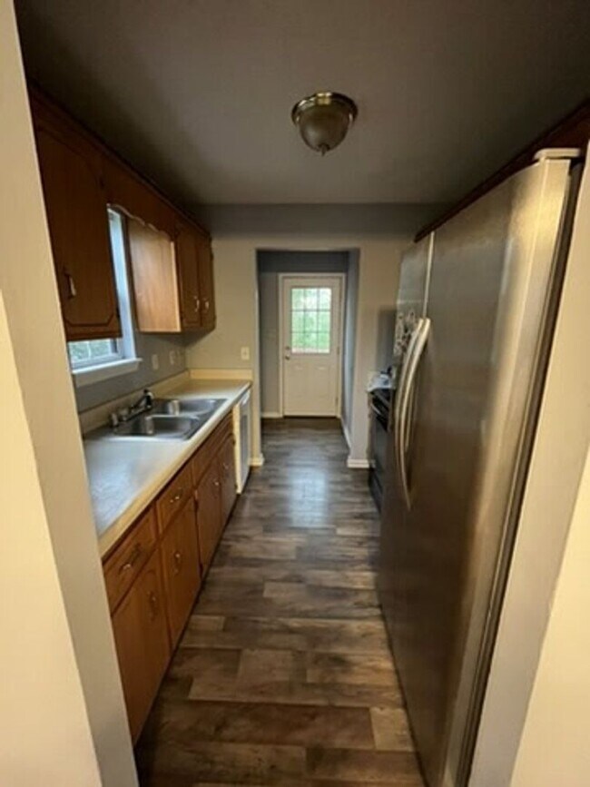 Building Photo - Adorable Oak Grove Home