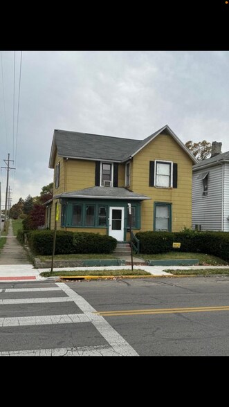 Building Photo - 223 S Western Ave