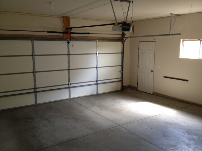 Building Photo - 5179 Castleview Dr NW