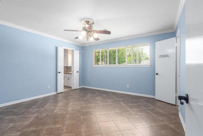 Building Photo - 9423 Highmeadow Dr