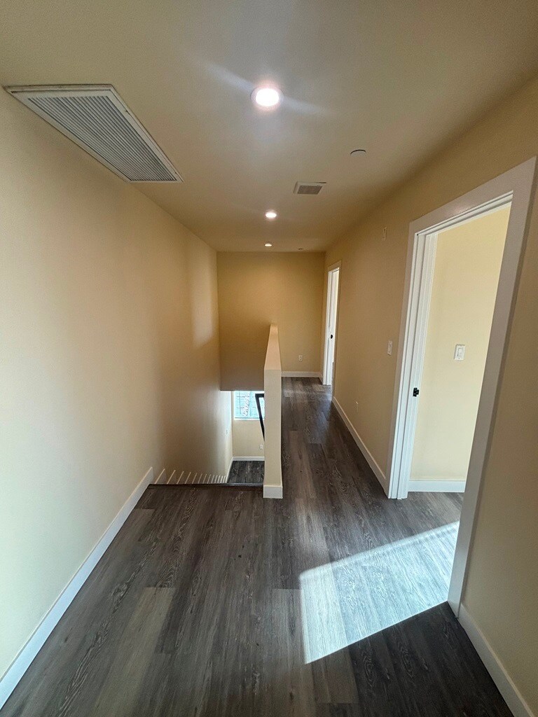 Building Photo - 1651 W 85th St