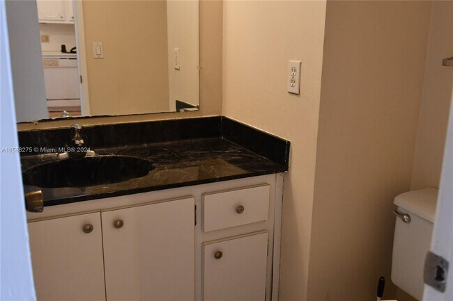 Building Photo - 2801 Northeast 183rd Street Apt #1008W, Av...